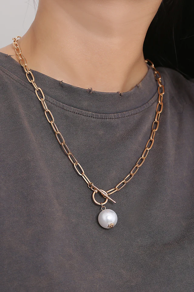 Faux Pearl Pendant Chain Necklace - Image 3